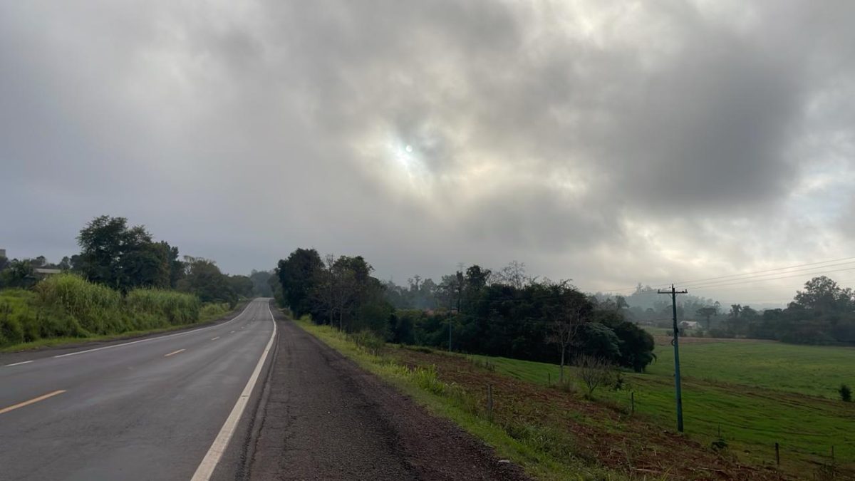 Domingo terá nevoeiro pela manhã e chance de chuva isolada no Vale