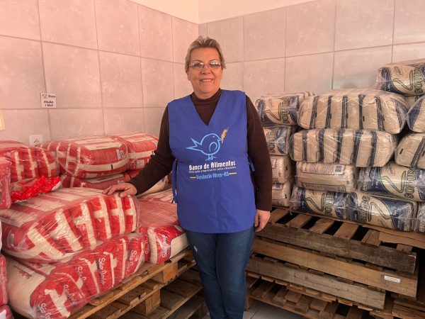 Professora que fundou banco de alimentos defende voluntariado de impacto