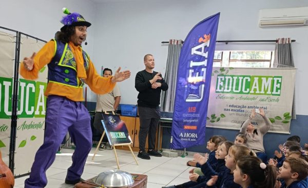 Teatro e oficinas temáticas levam educação ambiental a escolas de Lajeado