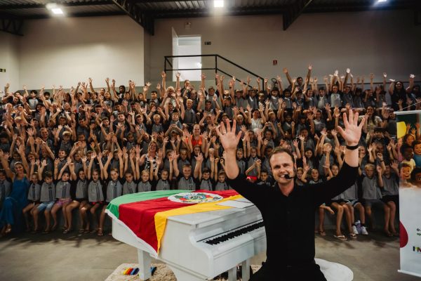 Projeto leva música e inspiração a 5 mil estudantes e conclui roteiro pelo Vale