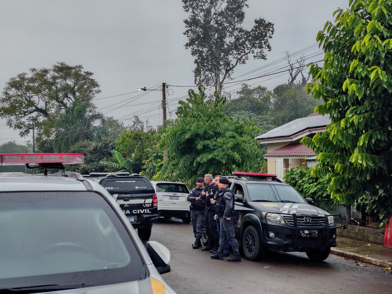 Operação contra tráfico mobiliza 50 policiais e prende 15 suspeitos em Roca Sales