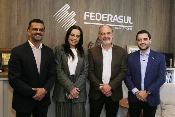 Pré-candidatos ao governo do RS confrontam ideias