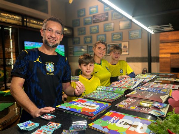 Coleção da Copa iniciada em 1994 atravessa gerações em Estrela