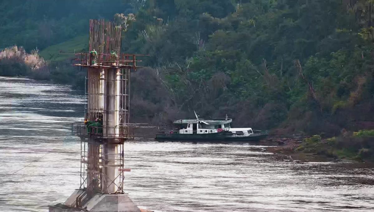 Operários encaram frio de 3°C em obra no Rio Taquari
