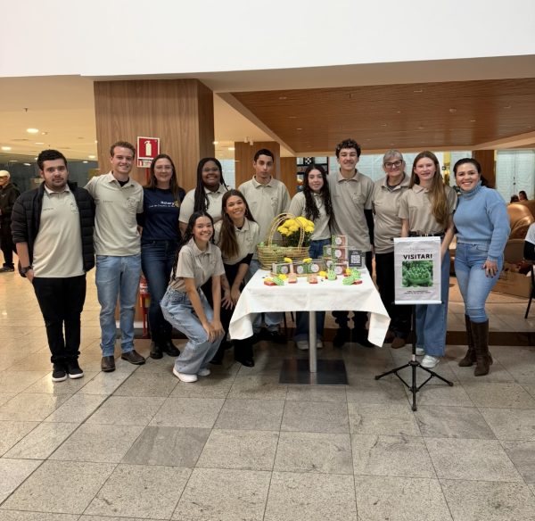 Feira do projeto “Miniempresa” estimula empreendedorismo entre estudantes