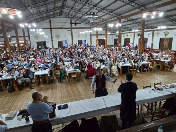 Painel do ENART debate critérios e atualizações das danças gaúchas
