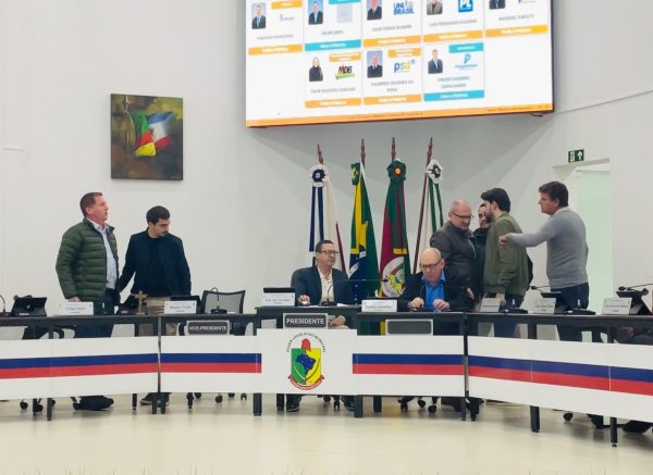 Troca de acusações provoca suspensão temporária de sessão em Estrela