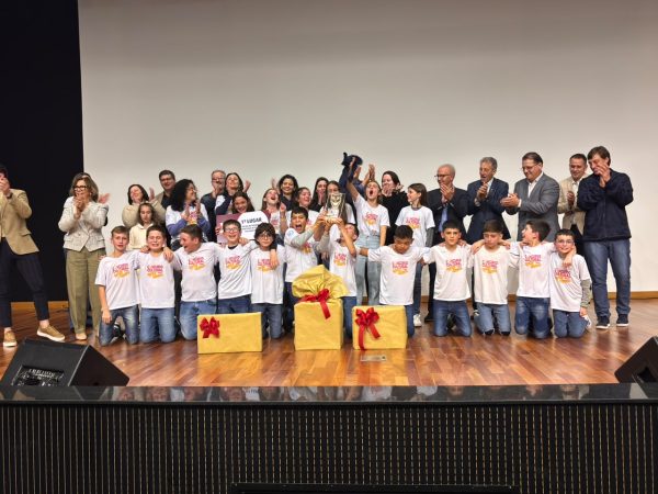 Escola de Ilópolis vence concurso de teatro Criança Dália