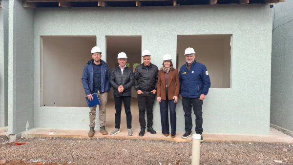 Ministro vistoria obras de 226 moradias para atingidos em Lajeado