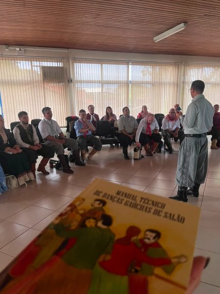 MTG promove curso de instrutores de danças gaúchas em Venâncio Aires