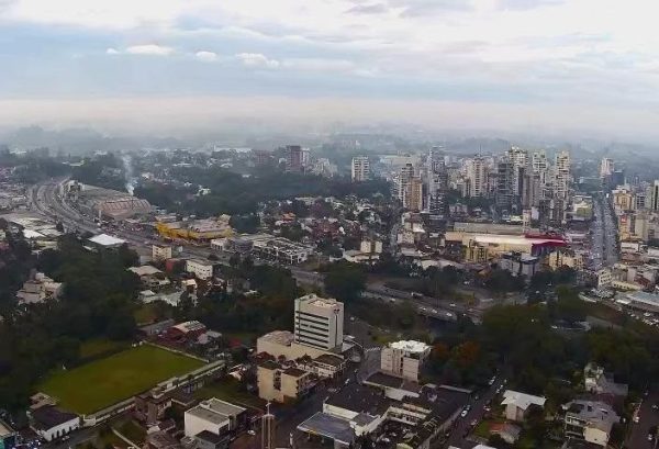 Chuva marca a sexta-feira e frio ganha força no fim de semana