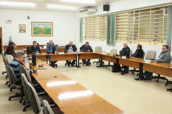 Fumicultores pedem apoio de indústrias em reunião