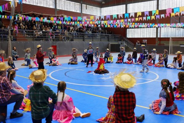 Festa Junina reúne famílias e fortalece integração no Colégio Madre Bárbara