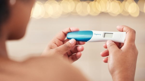 Gravidez na adolescência diminui, mas ainda afeta milhares de brasileiras