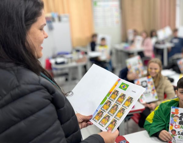 Escola de Teutônia usa projeto com figurinhas e gincana para mobilizar estudantes à Copa