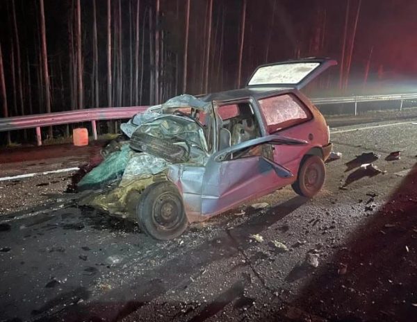 Colisão frontal entre carro e caminhão deixa dois mortos na RSC-287