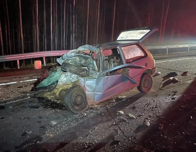 Colisão frontal entre carro e caminhão deixa dois mortos na RSC-287