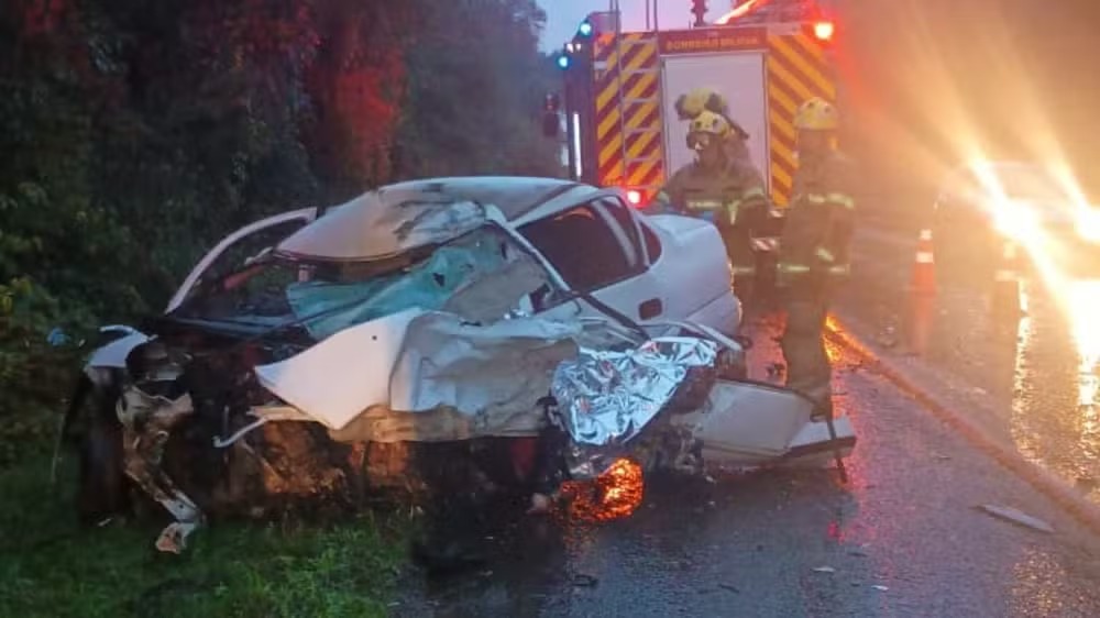Três mulheres morrem em acidente entre carro e carreta na BR-285