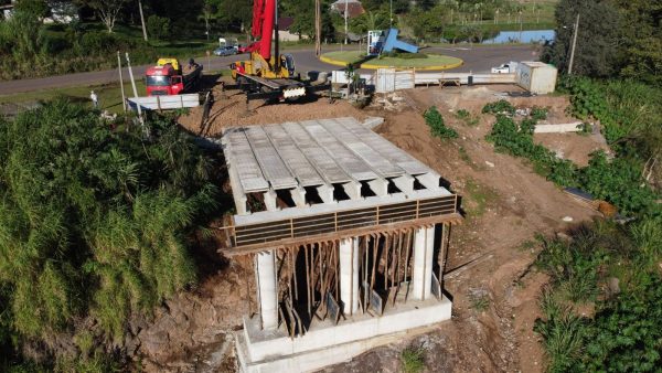 A quatro meses do prazo, obra paralisada preocupa