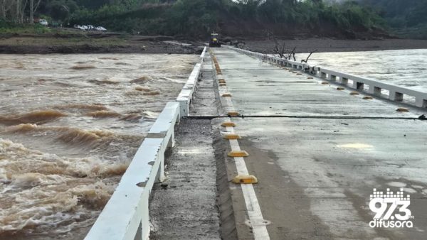 Enchente danifica ponte entre Bento Gonçalves e Cotiporã