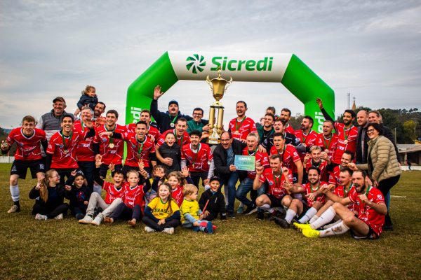 Esportivo e Internacional comemoram títulos no Vale