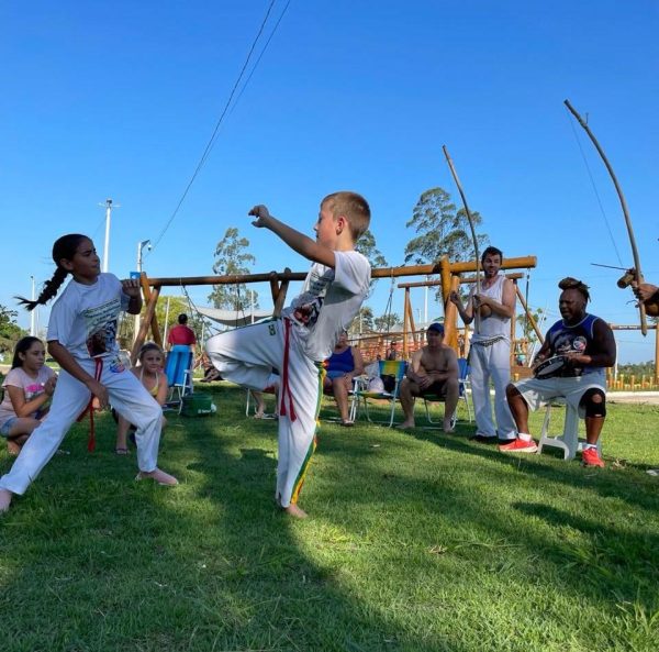 Capoeira reúne mestres de sete estados em encontro e batizado