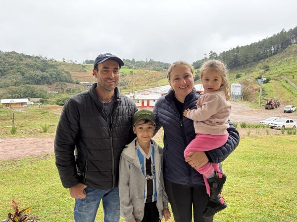 Entre a terra e a estrada, casal de Progresso transforma trabalho em projeto de vida
