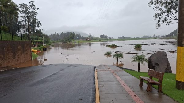 Elevação do rio bloqueia acesso a Colinas pela 129