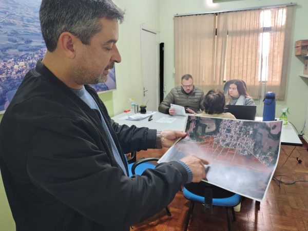 Atingidos pela enchente de 2024 iniciam credenciamento para receber indenizações