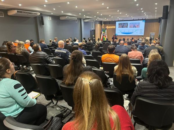 Lajeado promove oficina sobre prevenção a desastres a moradores do antigo Praia