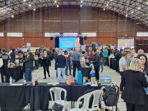Feira do Sebrae conecta produtores e compradores no setor de alimentos
