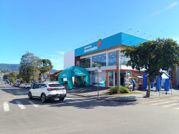 Farmácia Central inaugura terceira unidade e amplia estrutura em Encantado