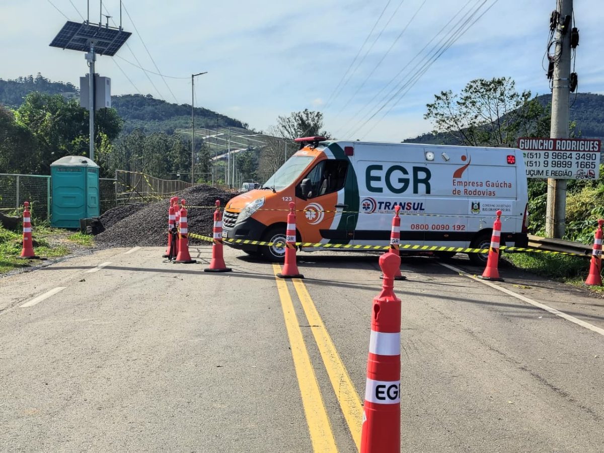 Passagem de pedestres em ponte acontece sem autorização, diz EGR
