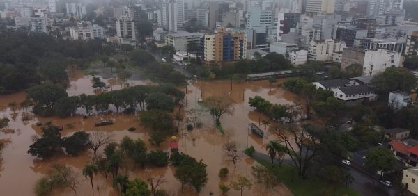 ViaSul bloqueia tráfego em vias marginais por conta das chuvas