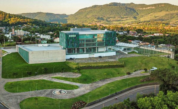 Sicredi Região dos Vales comemora 44 anos e lança campanha de R$ 4,5 milhões