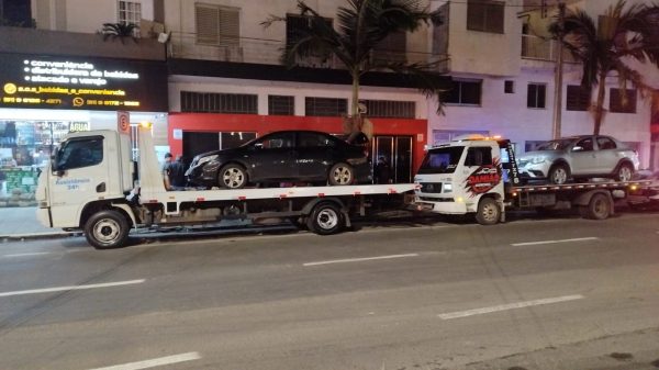 Acidente com três veículos causa congestionamento na Pasqualini