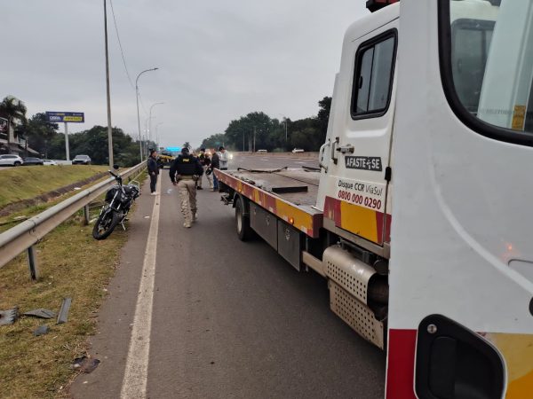Motociclista fica ferido após colisão traseira na BR-386, em Lajeado