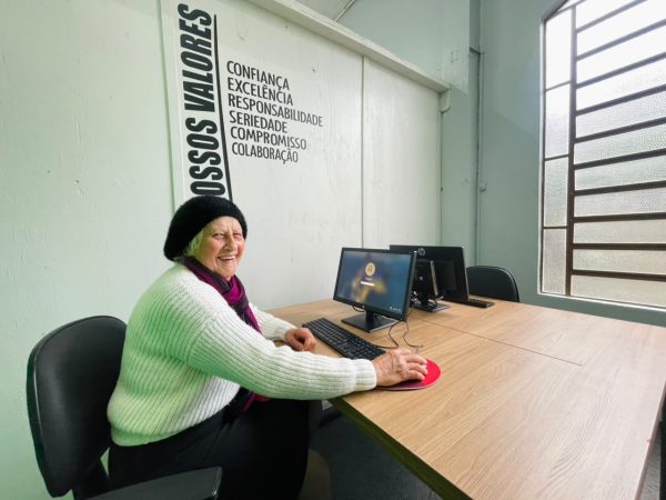 “Aprendi a ler aos 65. Agora vou aprender informática”