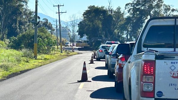 Continuidade das obras de pavimentação da ERS-129 causam pare e siga