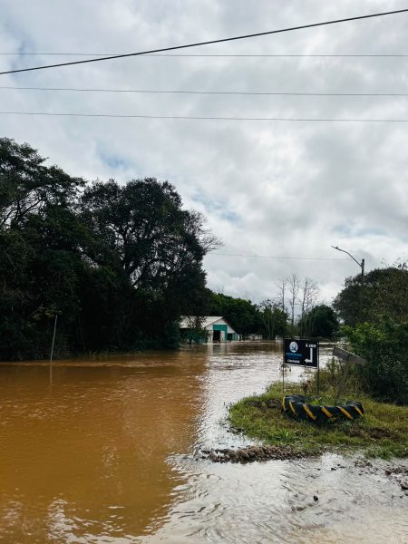 Rio Taquari começa a baixar em Vila Mariante, mas acesso segue interrompido
