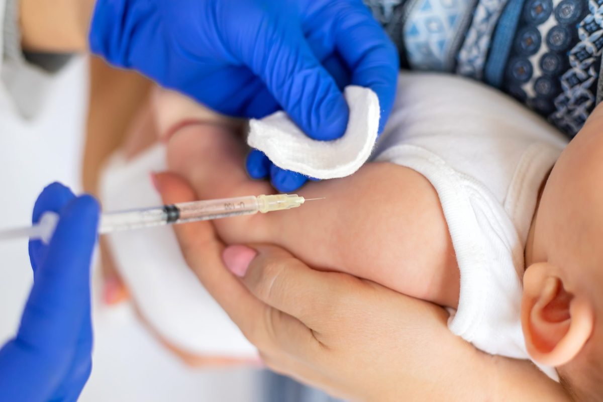 SUS volta a oferecer reforço contra a pólio aos 4 anos