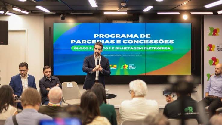Agora com (bem) menos apoio, Leite (ainda) quer insistir na concessão