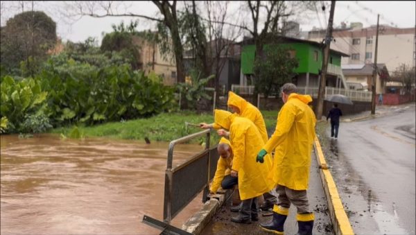 Estrela amplia retirada preventiva e prepara evacuação até a cota 26