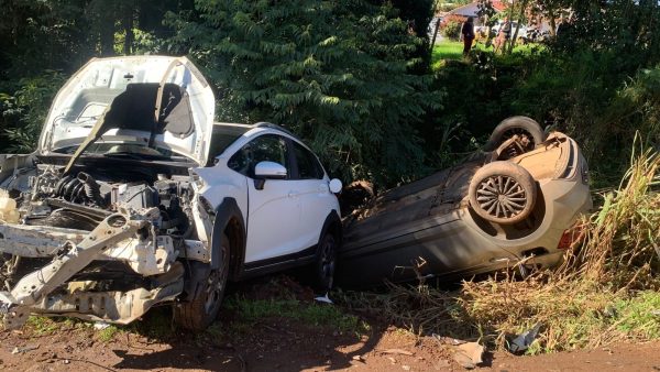 Três pessoas ficam feridas em acidente de trânsito na Via láctea