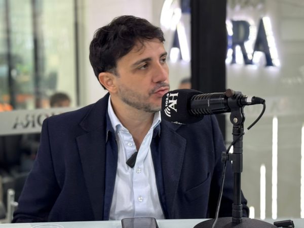 Renan Santos se posiciona contra Lula e contra Bolsonaro (s)
