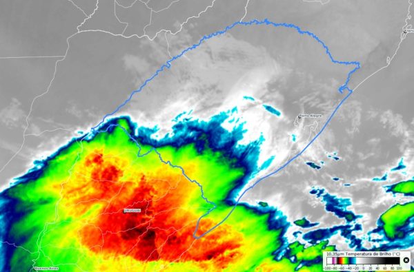 RS entra em alerta vermelho para temporais com risco de chuva extrema e vendavais