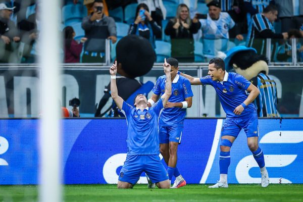 Grêmio vira sobre a Chapecoense e ganha fôlego na luta contra o Z4