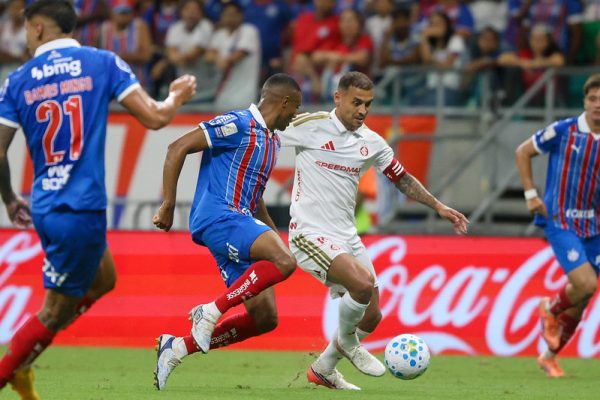 Inter perde de virada para o Bahia e afunda no Z4 do Brasileirão