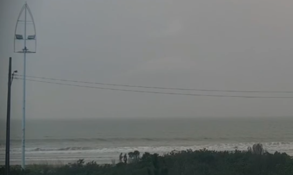Turista gaúcha morre atingida por raio em praia de SC