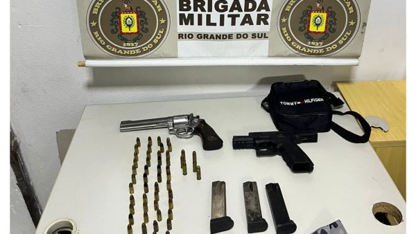 Perseguição por cidades do Vale termina com três presos e armas apreendidas